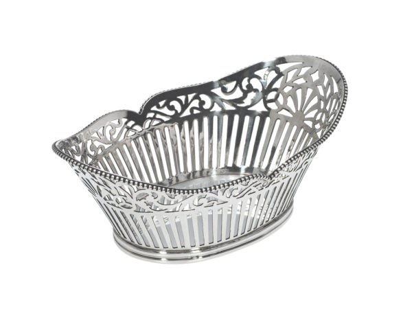 Zilveren bonbonmandje met parelrand uit 1934-15432